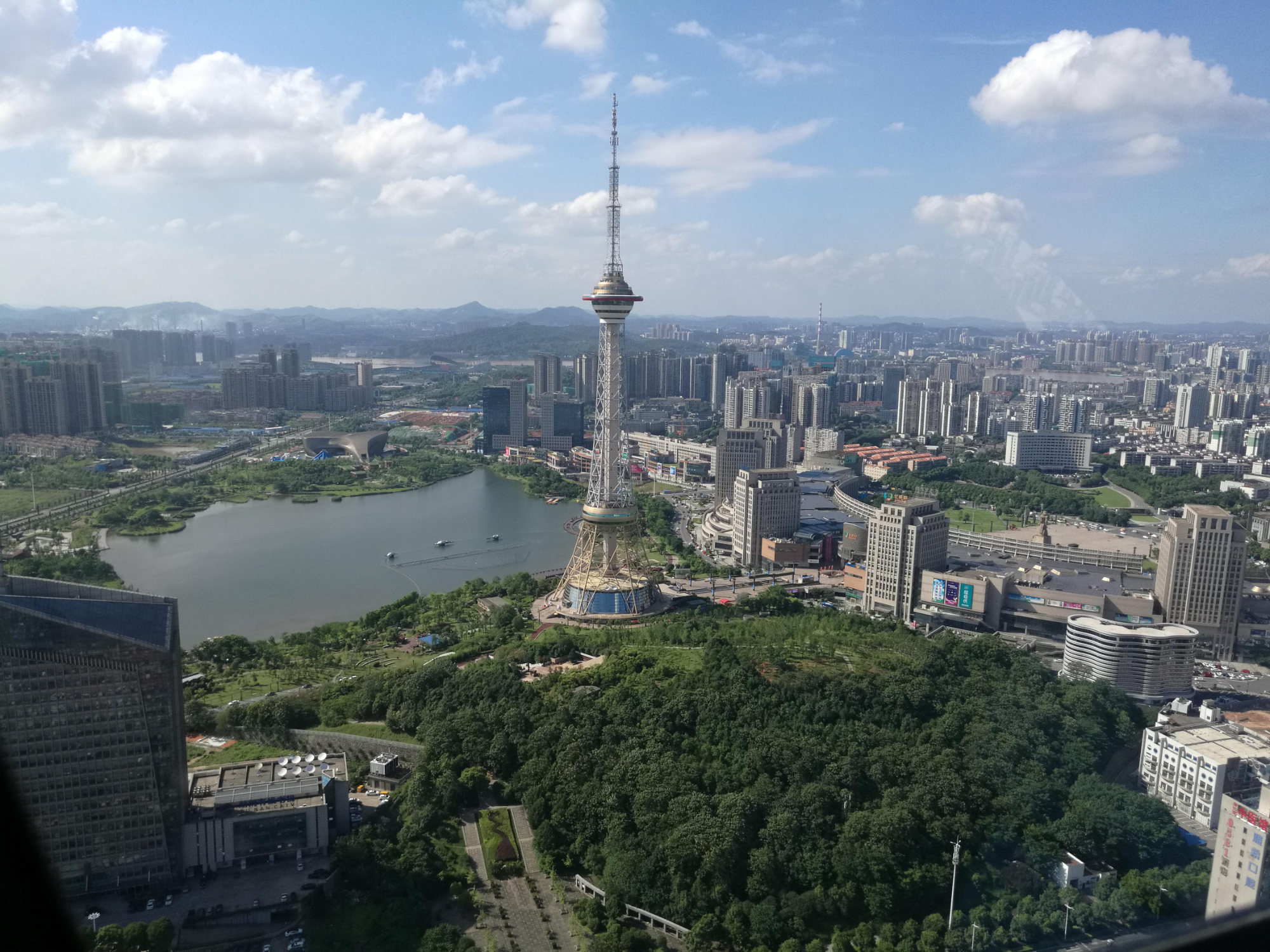 胡长春在市文明委全体会议上要求  全力推动精神文明建设提质增效