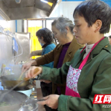 病房边的“共享厨房” 烟火味温暖患者心窝