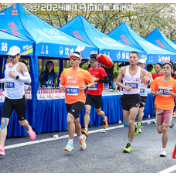 2024湘江马拉松赛首站株洲开跑 5000余名选手竞速