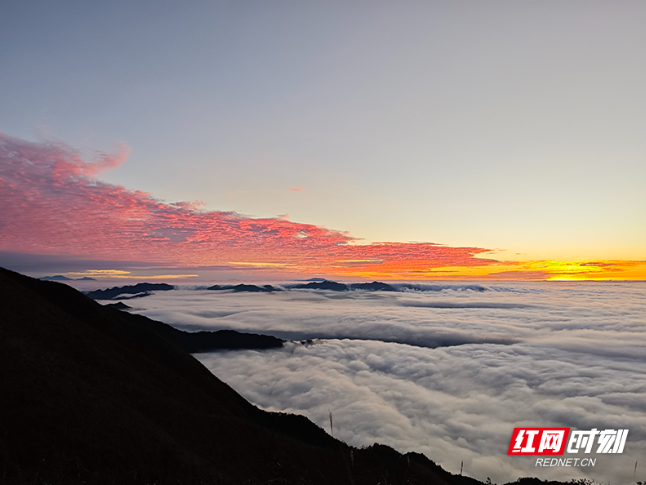 晨光初醒 攸县鸾山镇太和仙日出云海恍若光影画卷