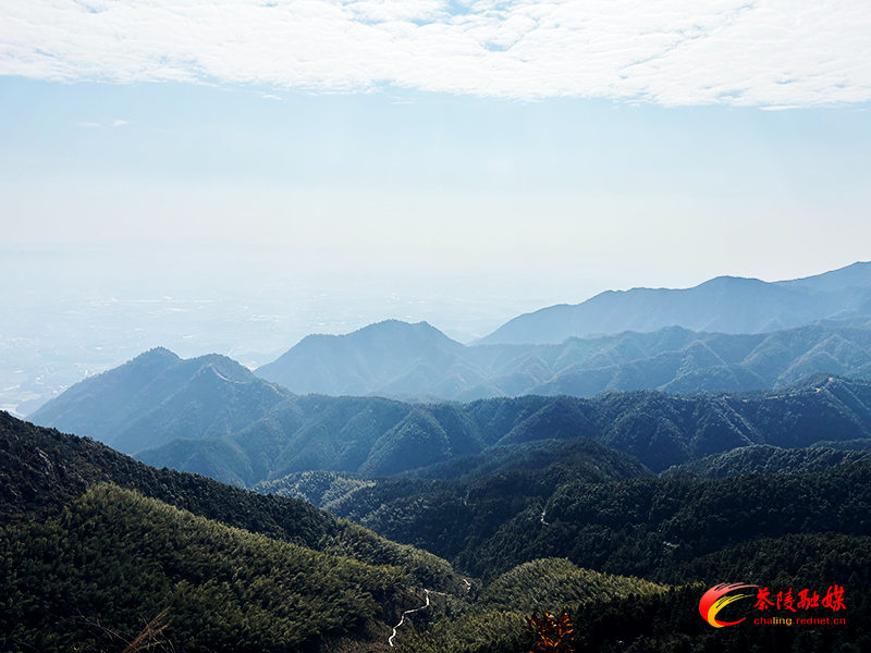 茶陵县云阳山：初冬美景美如画 鎏金叠翠醉游人