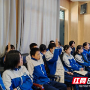 天元区隆兴中学召开“同心·前行”校长信箱月度回复会