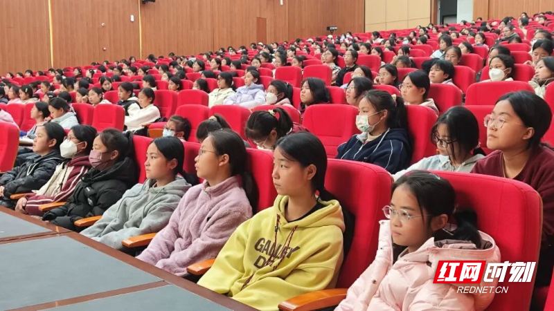 株洲三医院专家走进景炎初级中学，解锁青春期“成长密码”