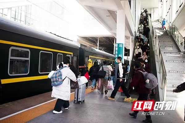 2025年春运收官 株洲火车站发送旅客107.5万人次
