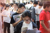 海报丨定格高考落幕时刻 致敬属于景弘的陪伴