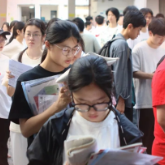 海报丨定格高考落幕时刻 致敬属于景弘的陪伴