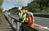 高温下的奋斗者①丨高速养护人：烈日下的“道路医生”，守护千万车轮安全