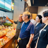 株洲市委副书记、市长陈恢清调研餐饮企业