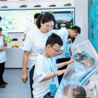 风为媒、绿为魂 中国中车“迎着风光向未来”主题活动启幕