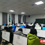湖汽职大公共英语教学改革：分层施教破瓶颈 四维融育育新人