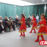 贺家土街道社区卫生服务中心：九九艳阳天 浓浓敬老情