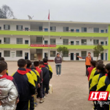 团山小学“安全日”牢套反恐防暴演练“安全环”