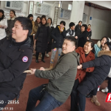 贺家土小学举办教职工拔河比赛活动