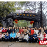 株洲市第七中学开展三八妇女节户外踏青赏花活动
