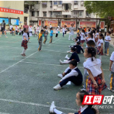 何家坳小学开展体育课外活动跳绳比赛