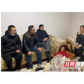 寒风送关怀 淞南中学开展走访慰问教职工活动