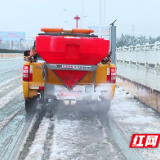 迅速行动 攸县城管部门积极应对低温雨雪冰冻天气