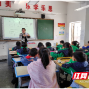 攸县：学生异物卡喉 老师用“海姆立克法”紧急施救