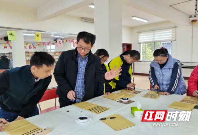 荷塘区宋家桥街道“社区书法公益课堂” 开课