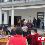 情暖敬老院 义诊暖人心