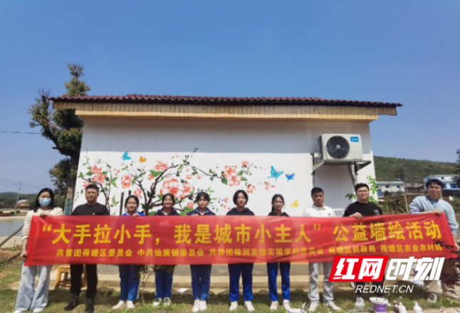 荷塘区仙庾镇樟霞村开展公益壁画绘制活动