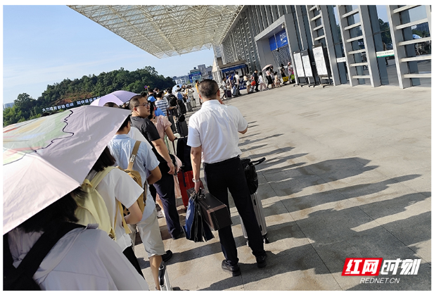 时刻帮丨网友反映株洲西站“进站难”？ 车站：偶发意外，已根据客流灵活开放安检通道
