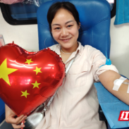 株洲市民挽起衣袖献热血 传递爱心庆双节