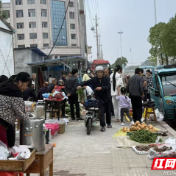 让地摊“安家” 为民生“增温”,攸县春联街道找准流动摊贩“治理密码”