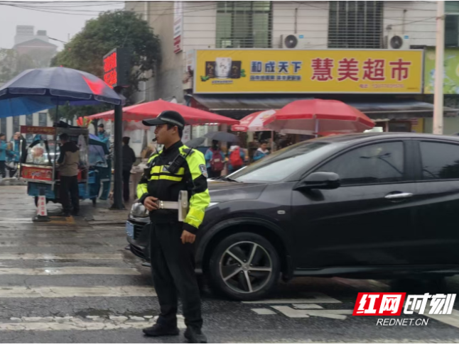 国道路口的“荧光绿”，攸县护学岗温暖放学路