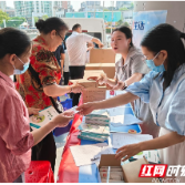 石峰区开展肿瘤防治宣传活动 共筑健康防线