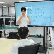 新时代青年先锋丨王彧弋：攻克产业算法世界级难题