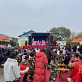 攸县石羊塘镇洲上田村：村头搭台贺新春，和美乡村年味浓