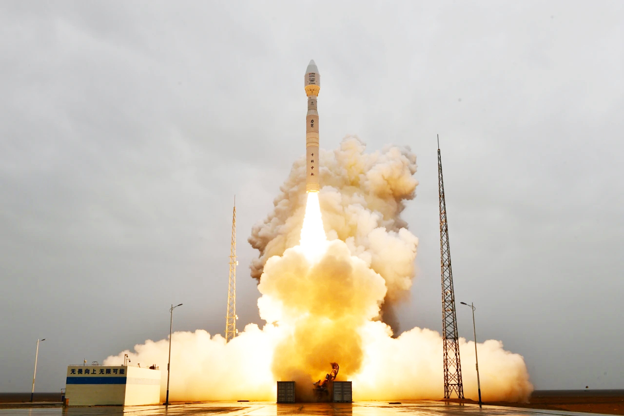 视频︱飞向太空的浪漫故事 株洲制造的首颗卫星成功发射