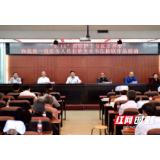 张家界市向抗“疫”一线医务人员捐赠书画楹联作品