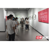 湖南图书馆举行“全国抗击新冠肺炎疫情”主题摄影展