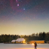 诗歌丨张瀚中：他照亮游子回家的路，驱散不安，带来期盼