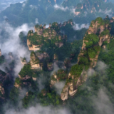 “大爱张家界”诗赛选登丨绝顶披襟舒倦眼,烟云总见出湖湘