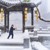 诗歌世界丨李盛：横顾四野空茫 风刮过眩目的青焰
