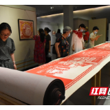 巧手剪出百年风华 长株潭剪纸精品展在湖南图书馆开幕