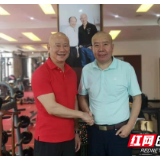 篆刻家郭勇孝与中国陶瓷艺术大师吕俊杰在江苏宜兴展开学术交流