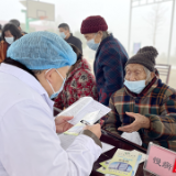 湖南艺术职业学院驻村工作队联合当地医院开展惠民义诊活动