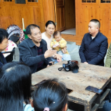 新化摄影家协会赴奉家镇下团村为村民讲授摄影知识