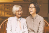 直面阿尔茨海默病患者的困境，电影《妈妈！》想做的不只是煽情