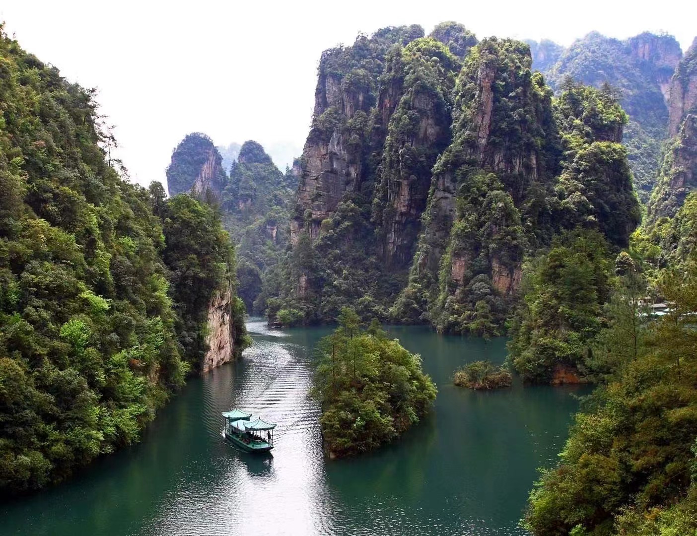 宝峰湖  摄影：王传殊.jpg