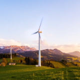 文艺论坛丨张洁宇:“在世界的低烧中祈祷”——我所认识的马贵