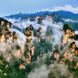 行吟诗刊丨罗霄山：我们仰望群峰，更愿平视崖柱上的孔洞