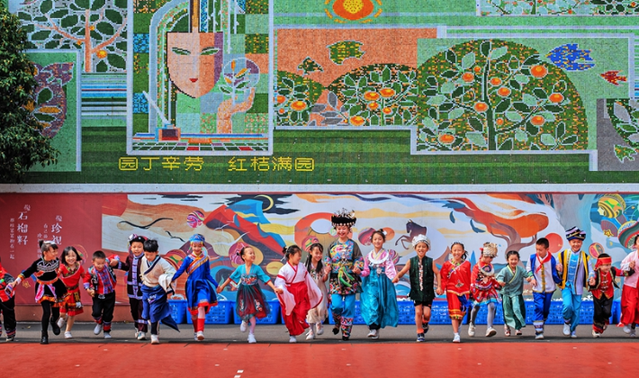 金奖作品丨周斌:《一起向前》