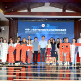 “尚合”五国学子同写楹联，体验中国节日书法之美