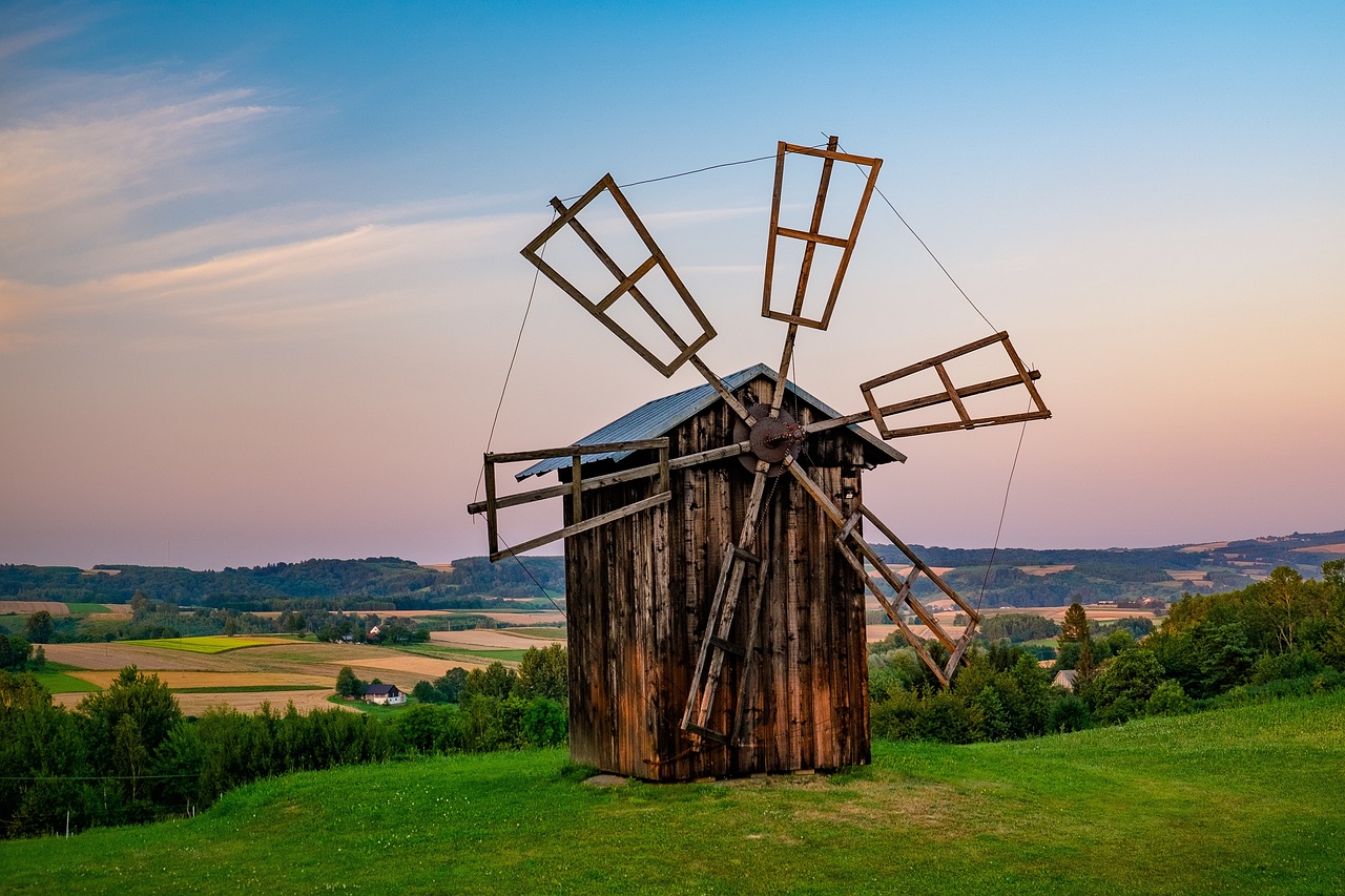 old-windmill-5713337_1280.jpg