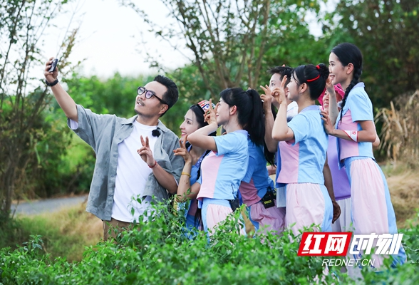 《花兒綻放》首播收視奪冠  網(wǎng)友盛贊巾幗力量
